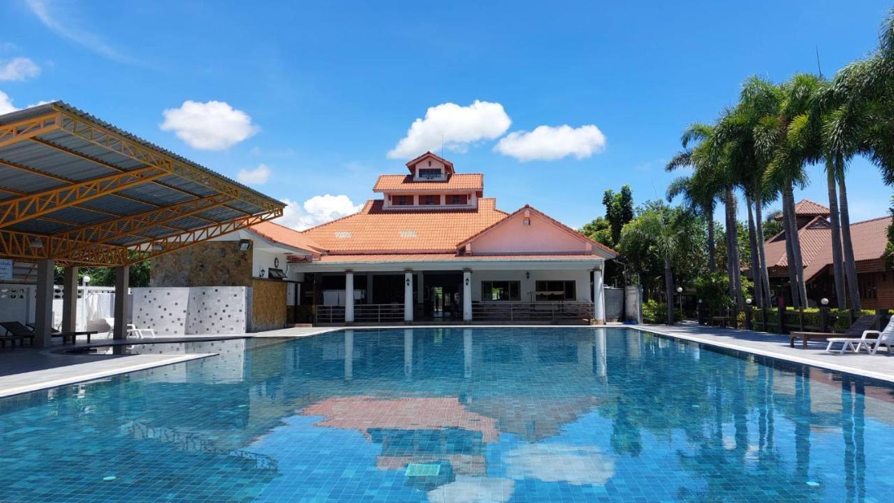 Ruenpruksa Resort Прачуап Кири Кан Екстериор снимка